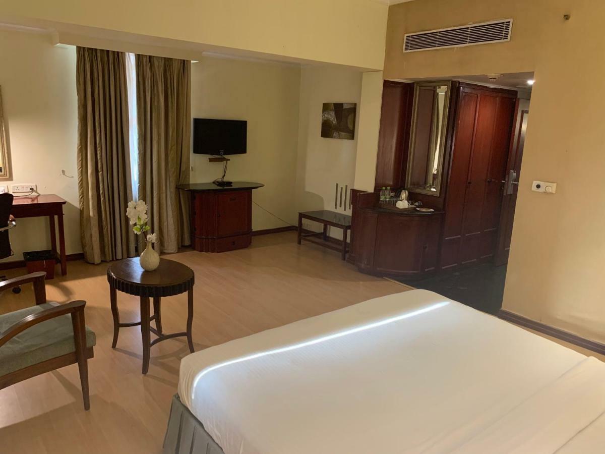 เดอะ มาโนฮาร์ ไฮเดอราบัด Hotel ภายนอก รูปภาพ